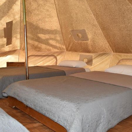 Camping Oliana Esterno foto