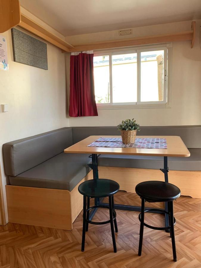 Camping Oliana Esterno foto