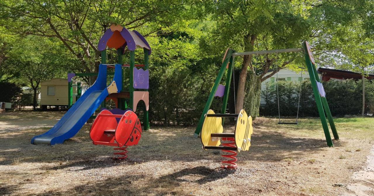 Camping Oliana Esterno foto