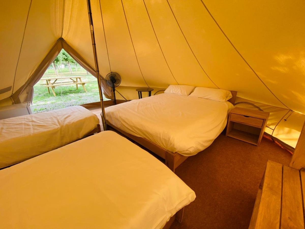 Camping Oliana Esterno foto