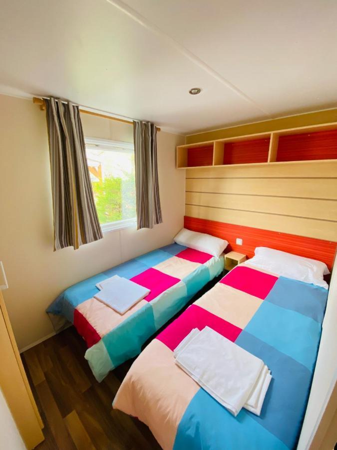 Camping Oliana Esterno foto