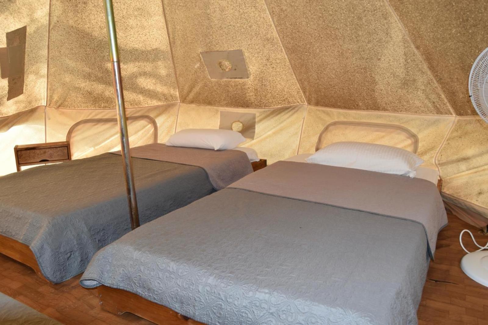 Camping Oliana Esterno foto