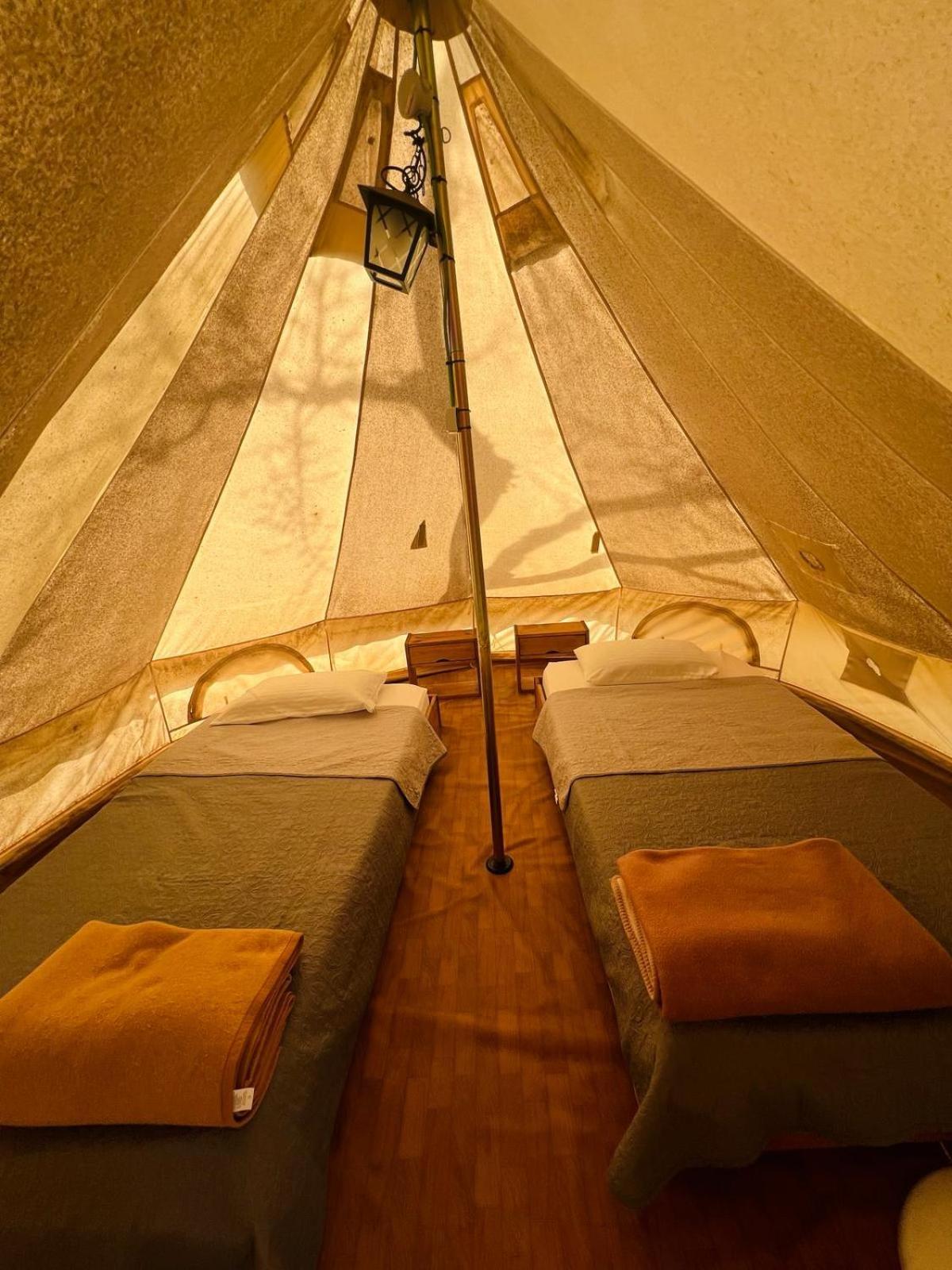 Camping Oliana Esterno foto