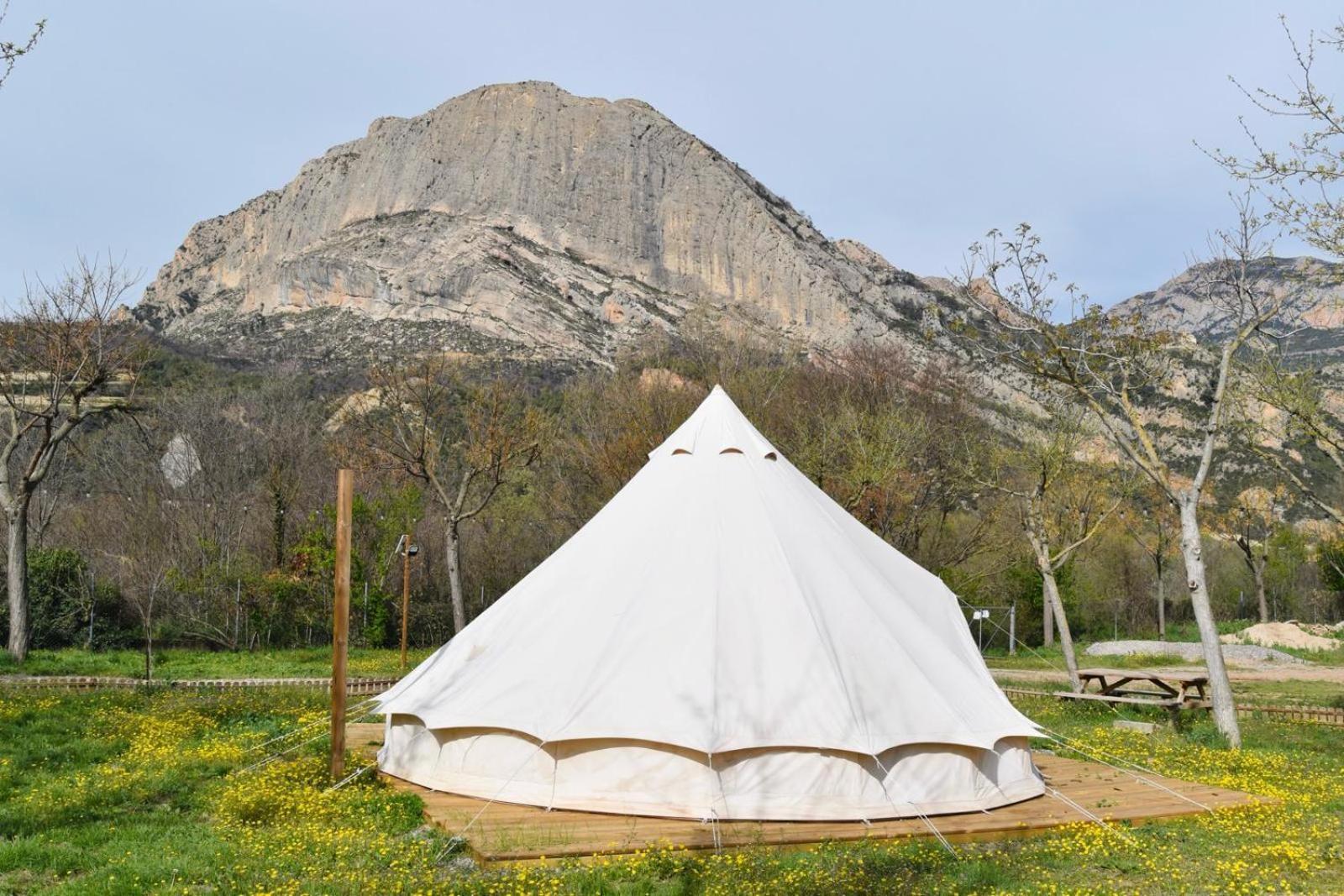 Camping Oliana Esterno foto